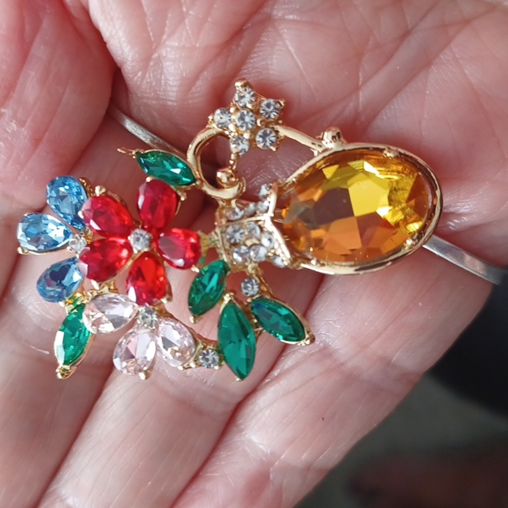 Brooche